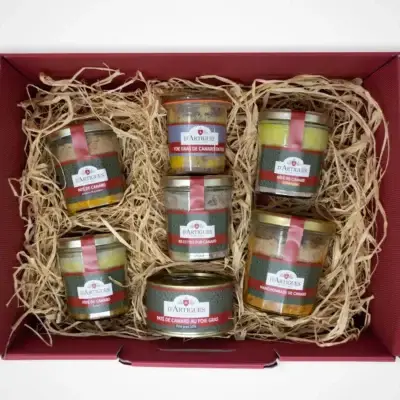 Coffret ouvert de produits de la société d'Artigues