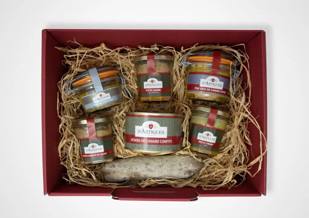 Coffret ouvert de produits de la société d'Artigues